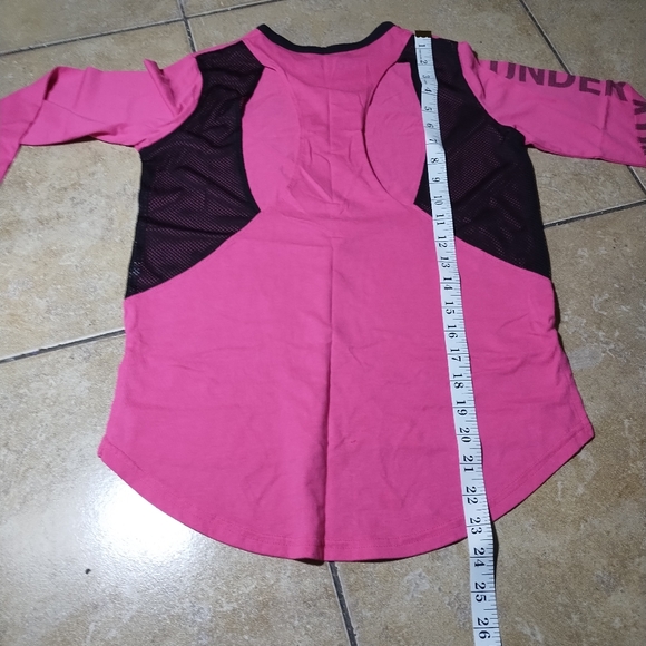 Under Armour Loose Fit Pink & Black Workout Top Size YMD - Picture 7 of 8